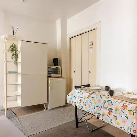 4 Personnes Au Centre - Chatelet *